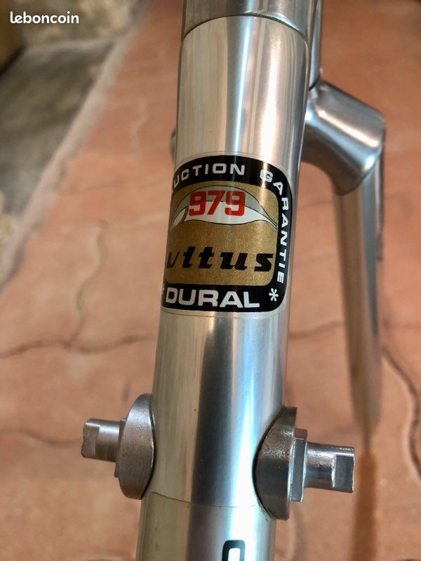 Vitus 979 Dural Aluminium Frame / 49 cm / Blue / 1.873g / Stronglight