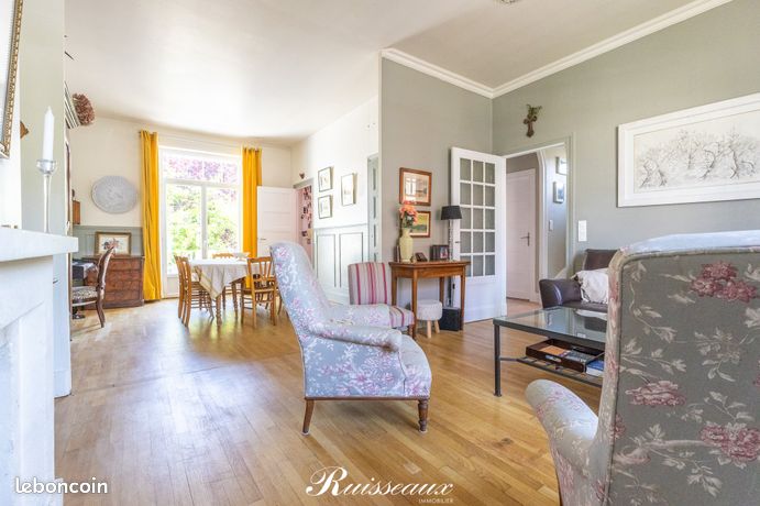 Maison 12 pièces 242 m² — 5