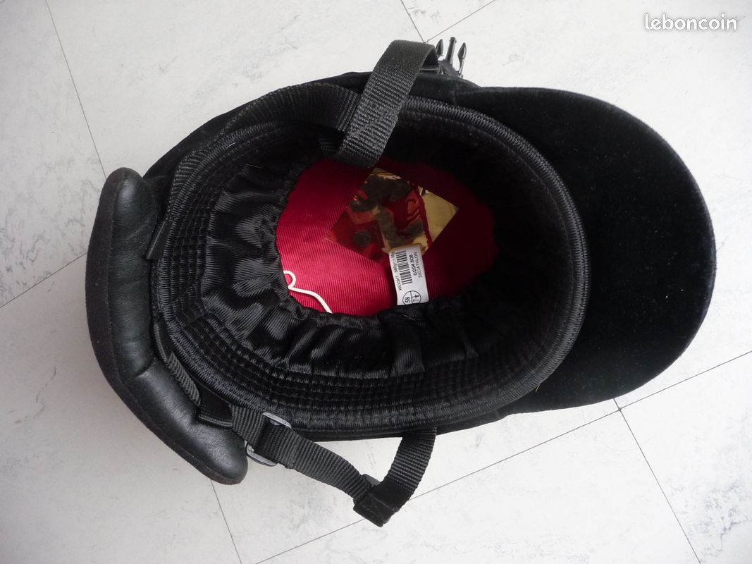 Casque D’équitation Velours Noir – Taille 59, Occasion Très Bon état