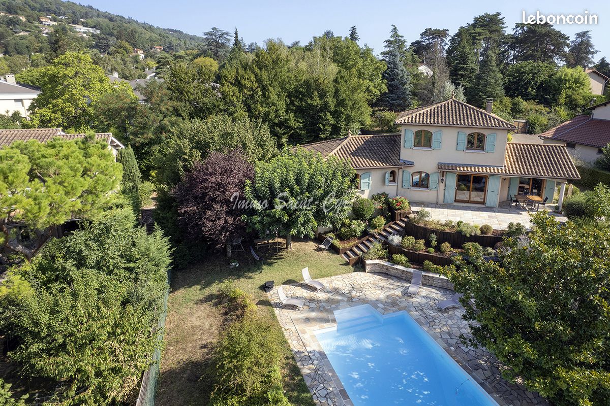 Maison 6 pièces 157 m² · à Saint-Cyr-au-Mont-d'Or · 157 m² · 850 000 €