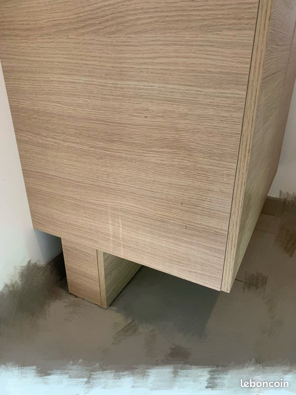 Ensemble de salle de bain avec miroir, vasque, robinet, éclairage intégré et espace de rangement (image 3)