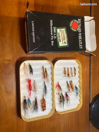 Ancienne boîte en bois avec 109 mouches de pêche à la mouche – Collection complète - Sport & Plein air