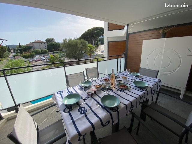 Particulier loue T2 * * * climatisé de 49m2 avec piscine proche plage et port (image 6)