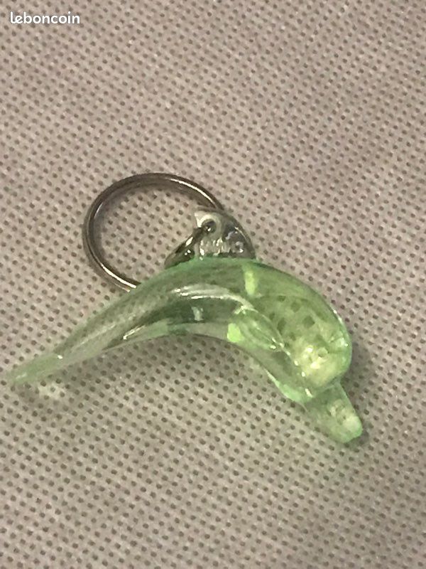 Porte clé dauphin vert (image 1)