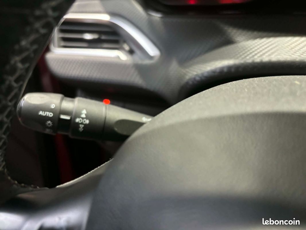 PEUGEOT 208 1.6 BlueHDi 100ch SS BVM5 Féline/2 eme Main/ Distri OK (image 36)