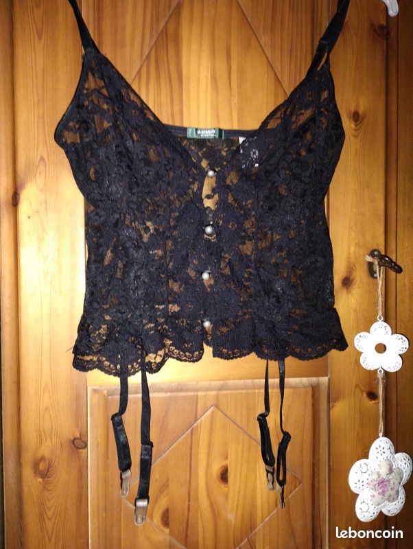Lingerie (image 1)