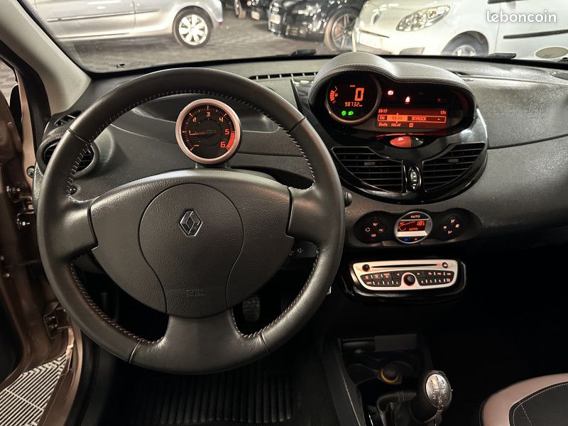 Renault TWINGO II 1.5 DCI 75CH MISS SIXTY ECO² PREMIÈRE MAIN GARANTIE 60 MOIS POSSIBLE (image 32)