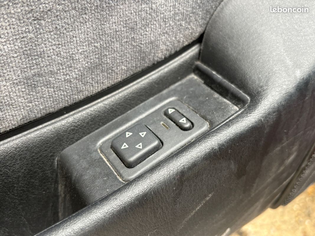 PEUGEOT 405 II SRI SIGNATUR AUTOMATIQUE CUIR CHAUFFANTS 123Ch Garantie 12 mois (image 21)