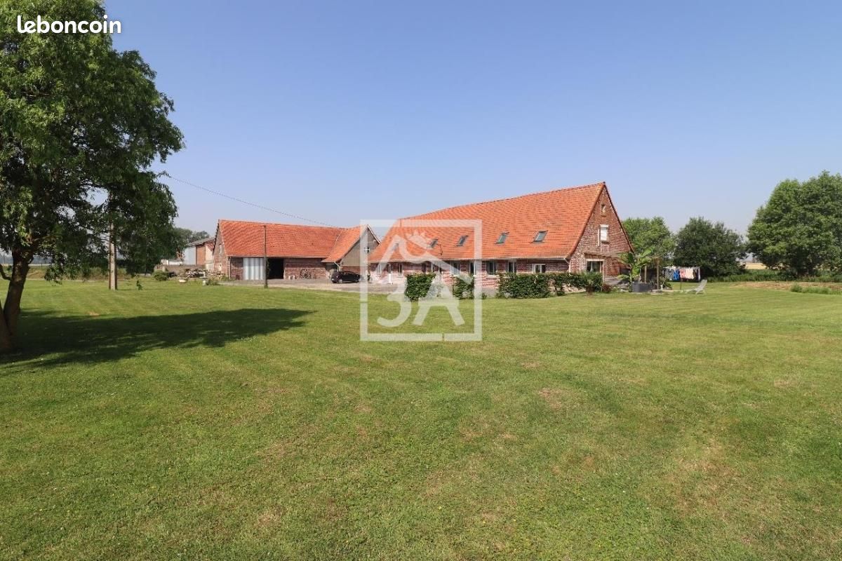 Maison 8 pièces 255 m² · à Steenvoorde · 255 m² · 634 000 €