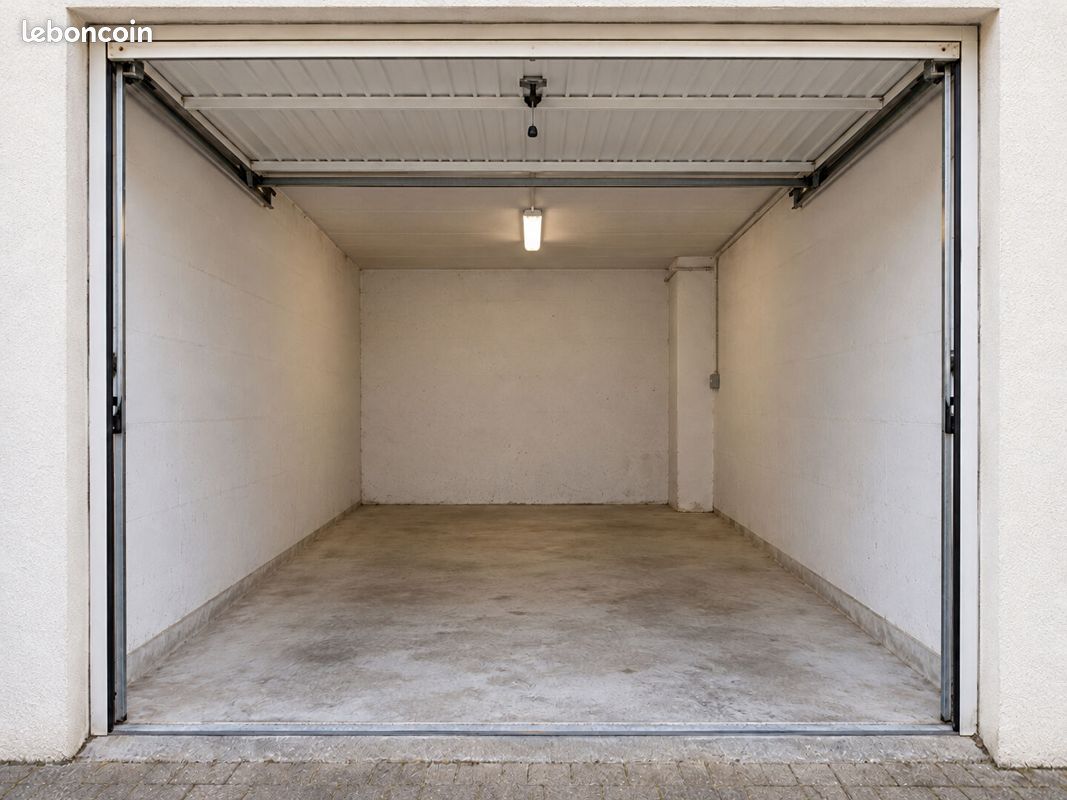 Parking/box SAINT ETIENNE · à Saint-Étienne · 80 €/mois
