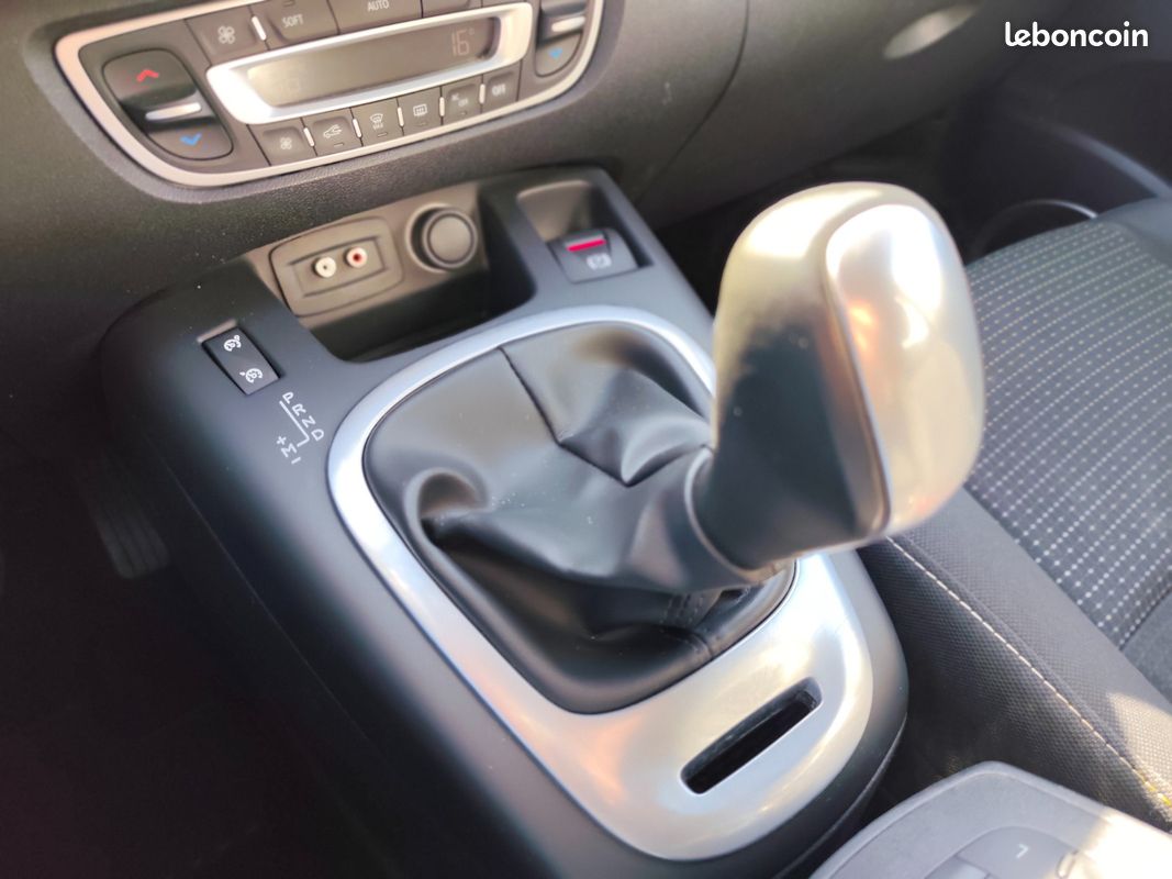 Renault SCENIC III DCI 110 FAP ECO2 DYNAMIQUE EURO 5 EDC ✅️ Révisé / Boite Automatique / Freins Avant et Arrière neufs / 4 pneus neufs / Garantie✅️ (image 17)
