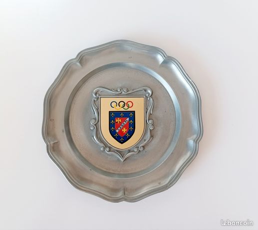 Assiette Décorative En étain Ciselé – Armoiries Villes Sorgues & Wettemberg – Neuf