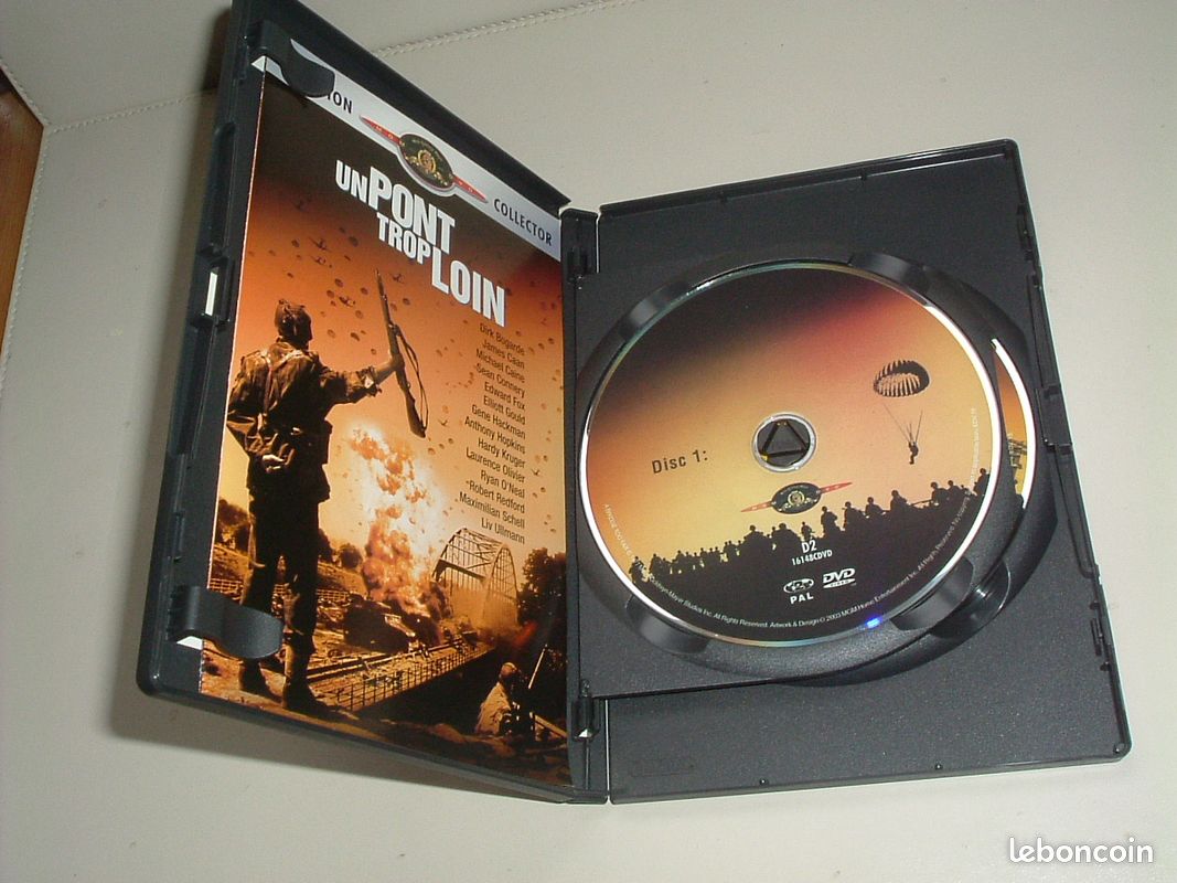 Coffret Edition Collector de 2 DVD film Un Pont Trop Loin (image 3)