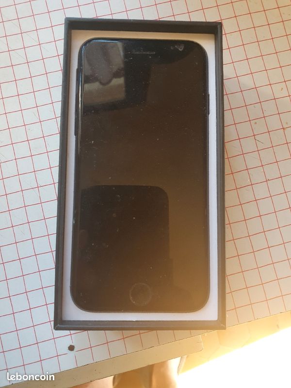 IPhone 7 jet Black 128 go (image 1)