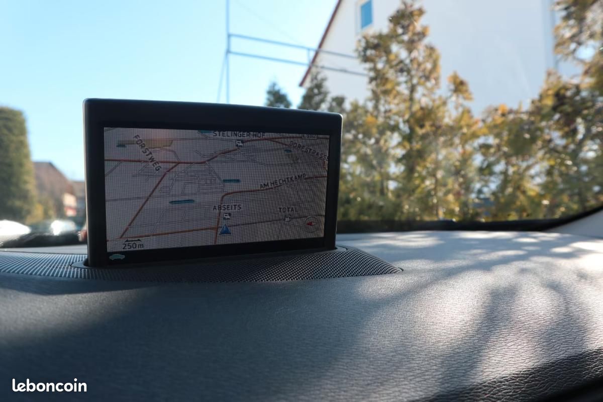 Volvo V70 3.2 SUMMUM 238 CH BVA - RADAR DE RECUL ISOFIX SYSTEME NAVIGATION (image 20)