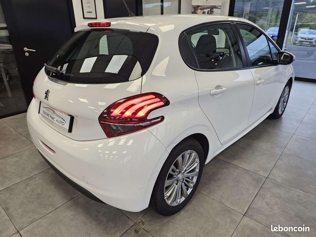 PEUGEOT 208 1.2i PureTech 12V - 82 BERLINE Active PHASE 2 (image 4)