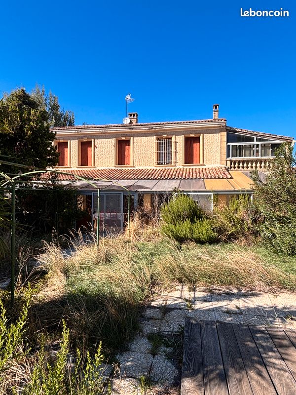 Maison 7 pièces 225 m² · à Sénas · 225 m² · 570 000 €