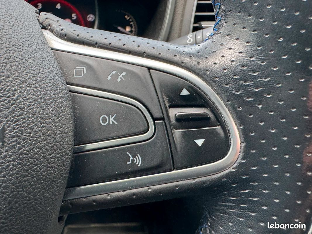 RENAULT MEGANE IV BERLINE TCe 130 Energy GT LINE/ APPLE CARPLAY/ SIEGES SPORT ALCANTARA/TISSU (image 15)