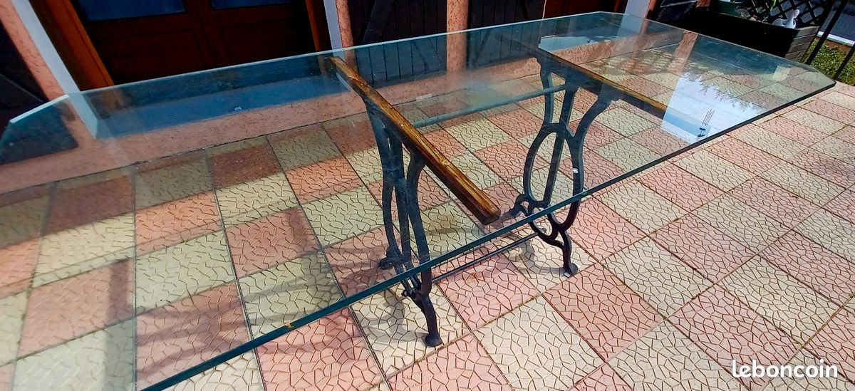 A vendre table de terrasse plateau verre (image 2)