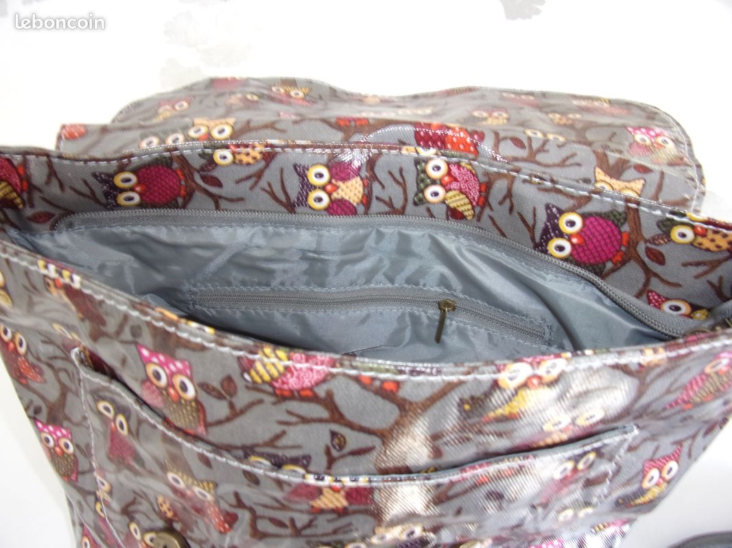 Sac multi poches zippées ,cuir synthétique , neuf (image 5)