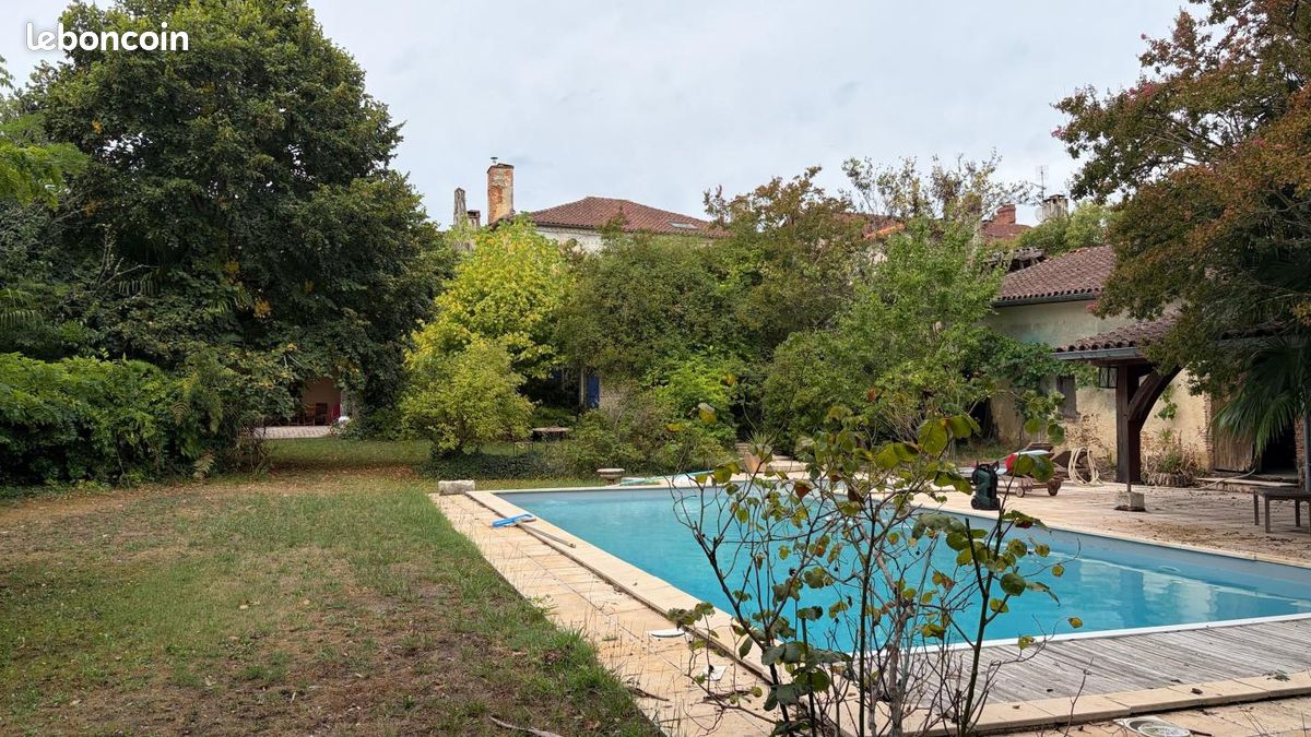 Maison 10 pièces 415 m² · à Villeneuve-de-Marsan · 415 m² · 395 000 €