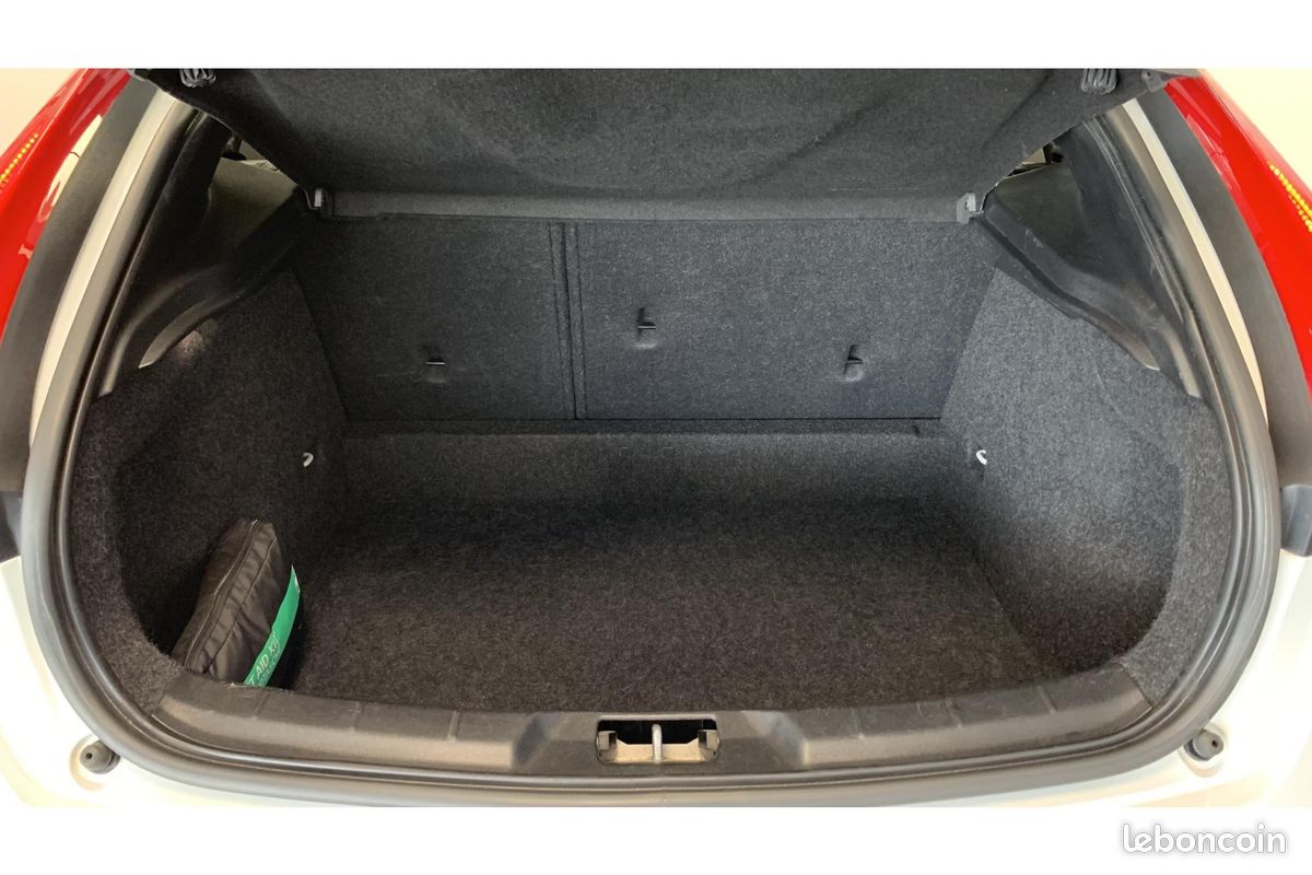 Volvo v40 d2 120 ch - itek edition - garantie 1 an (extensible jusqu 3 ans) (image 13)