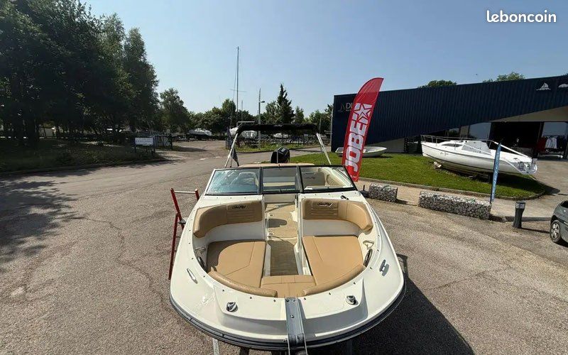 Bateau searay (image 1)