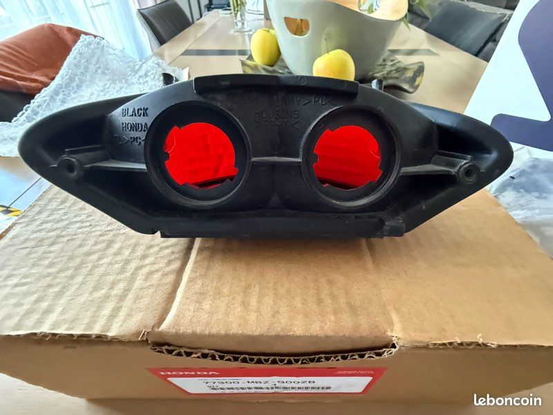 Feu arrière origine pour Honda Hornet 2004 (image 3)