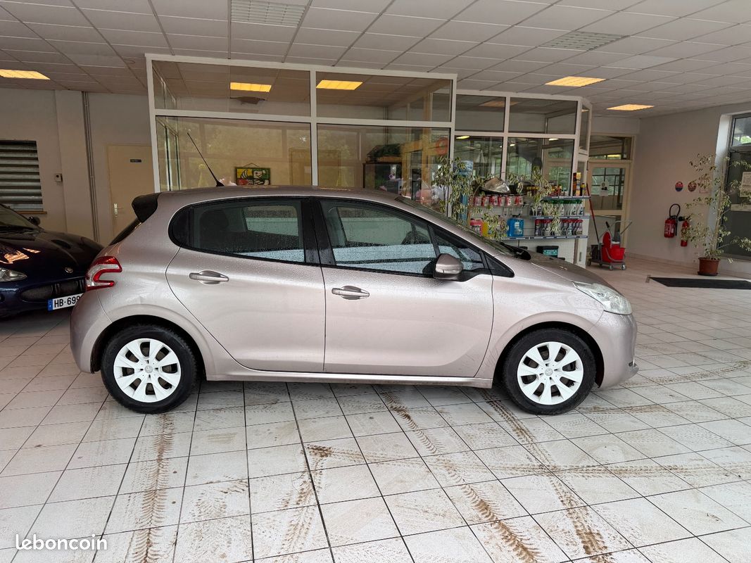PEUGEOT 208 BUSINESS R' 1.6 E-HDi 92 FAP BVM5 BLUE LION BUSINESS R' (image 4)