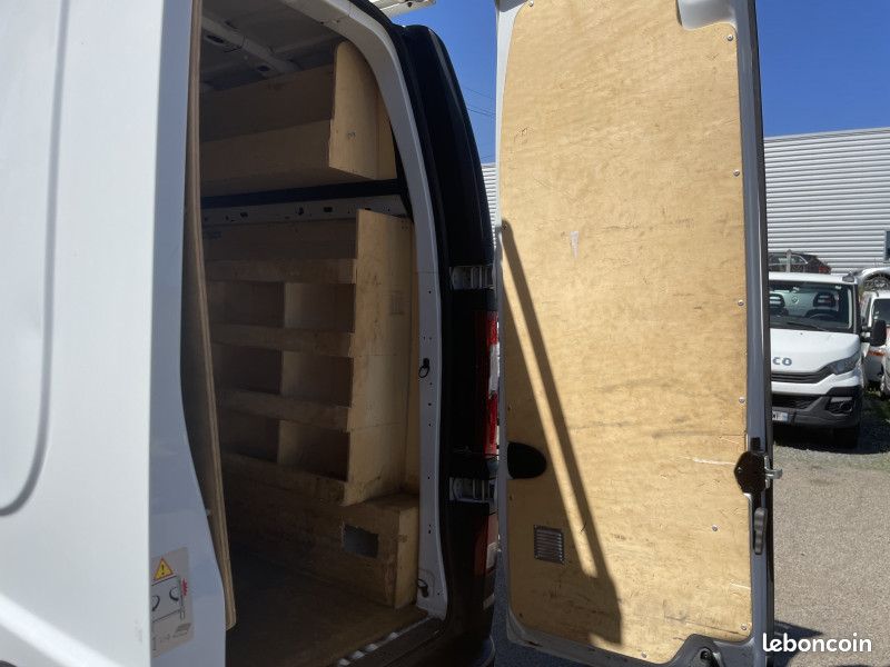 Renault TRAFIC III FG L2H2 1200 2.0 DCI 145CH ENERGY GRAND CONFORT E6 (image 18)