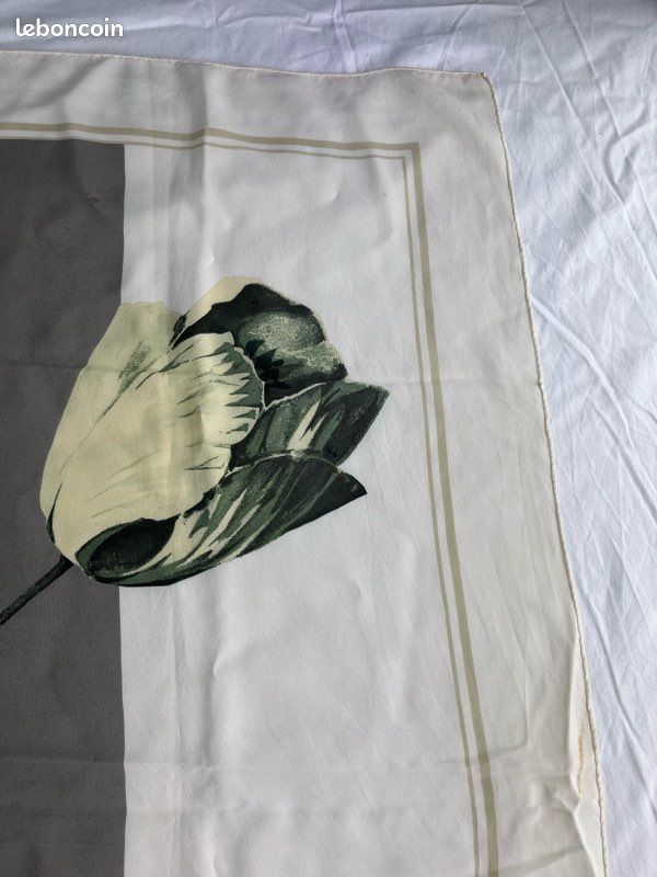 Carré Christian Dior vintage motif fleuri soie vert blanc (image 8)