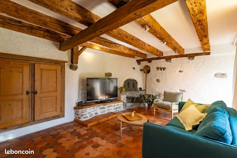 Maison 8 pièces 271 m² · à Bons-en-Chablais · 271 m² · 689 000 €