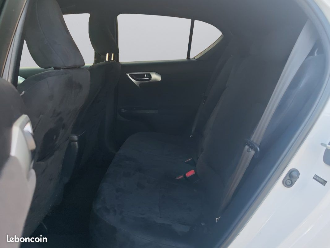 Lexus ct200h f sport auto (image 15)