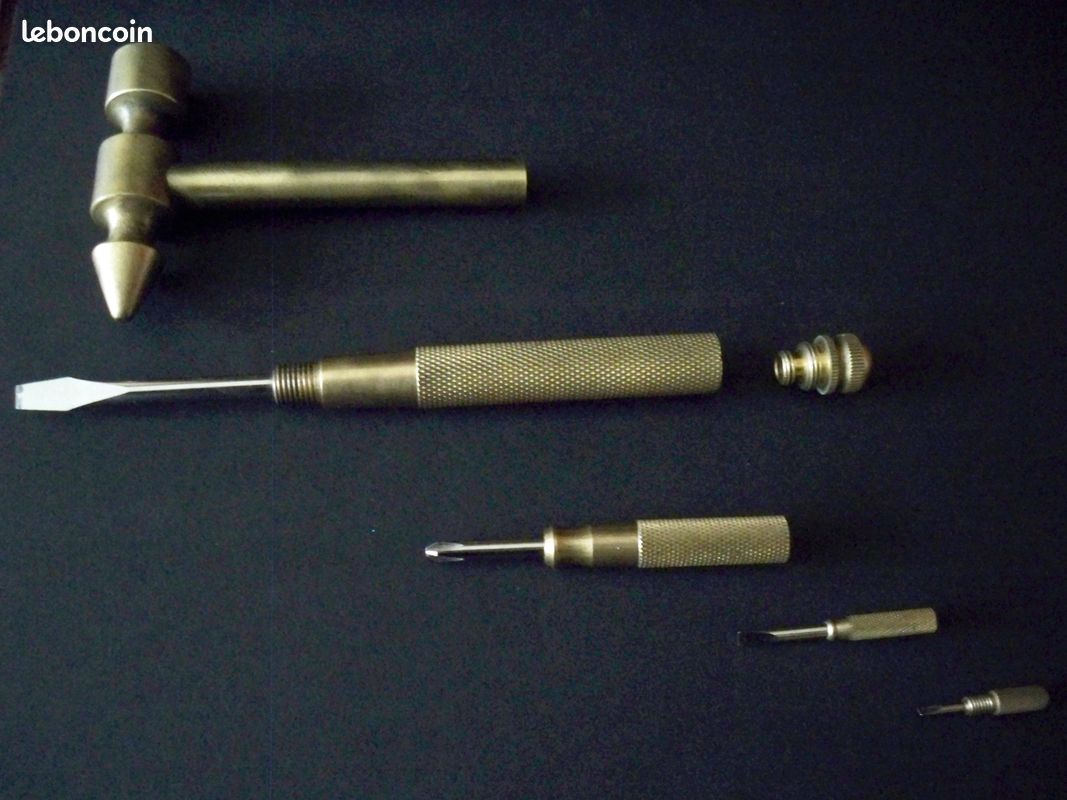 Marteau brise vitre en bronze (image 3)