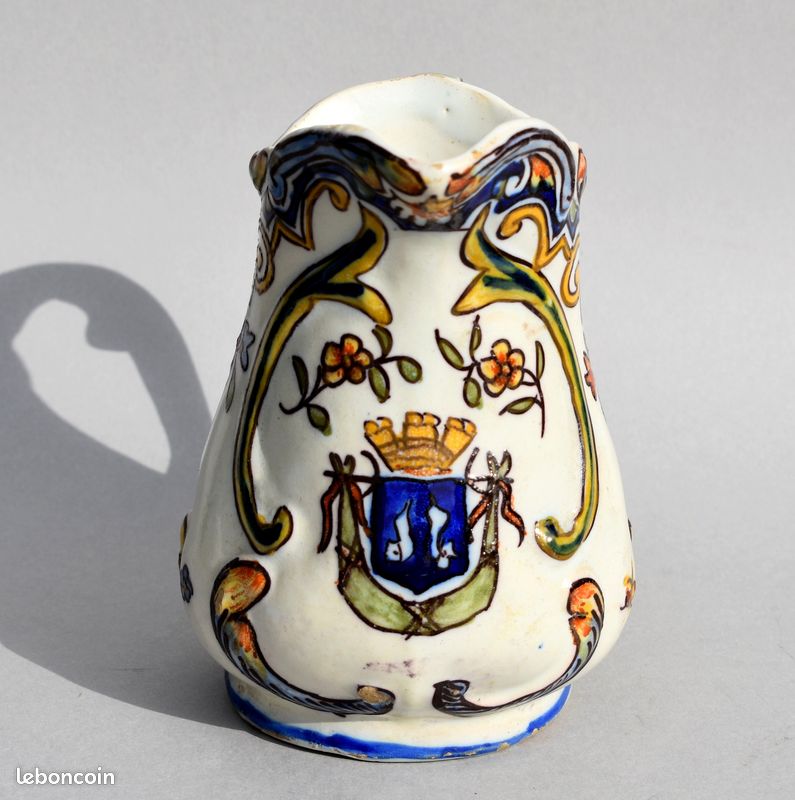 Pichet en Faïence de DESVRES ou Boulogne sur mer Décor de Blason (image 4)