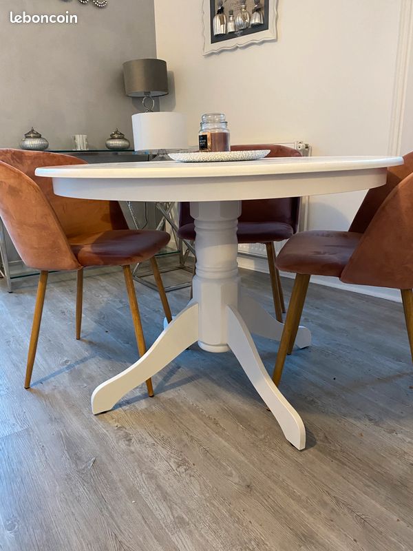 Table ronde blanche baroque (image 3)