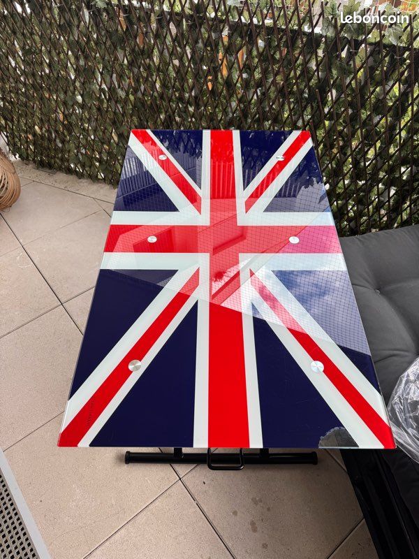 Drapeau De Table Angleterre Prestige - 22x15 Cm Satin Avec Hampe 30 Cm Et Socle Métal - AZ Flag