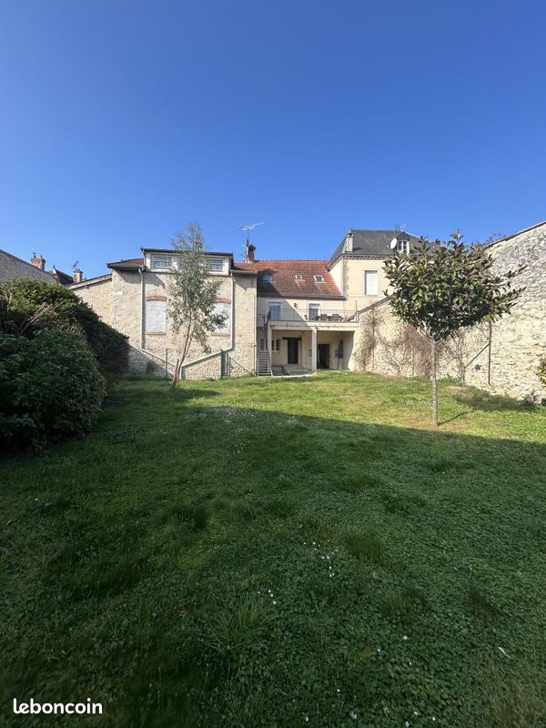 Maison 6 pièces 250 m² · à Ville-Dommange · 250 m² · 510 000 €