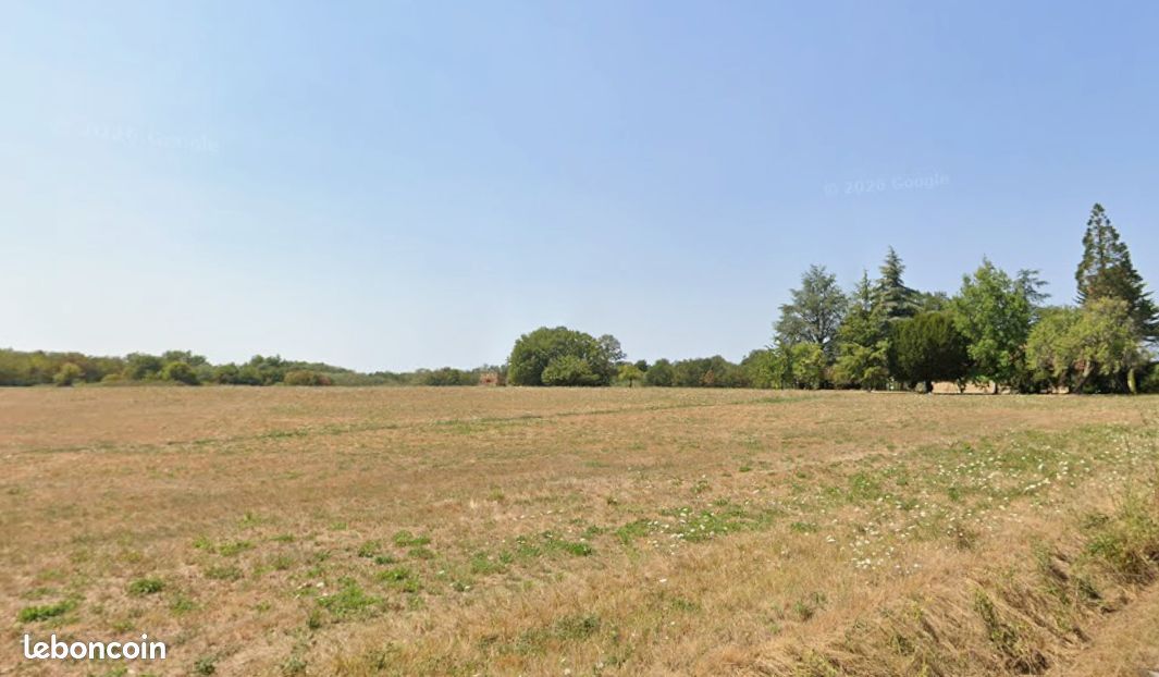 Terrain à bâtir de 2500 m² à DOMME (24) · 26 000 €