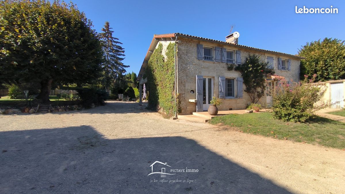 Maison 6 pièces 150 m² · à Chef-Boutonne · 150 m² · 819 €/mois