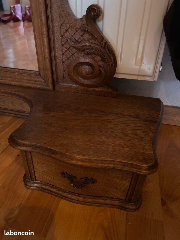 Miroir d’une coiffeuse (image 2)