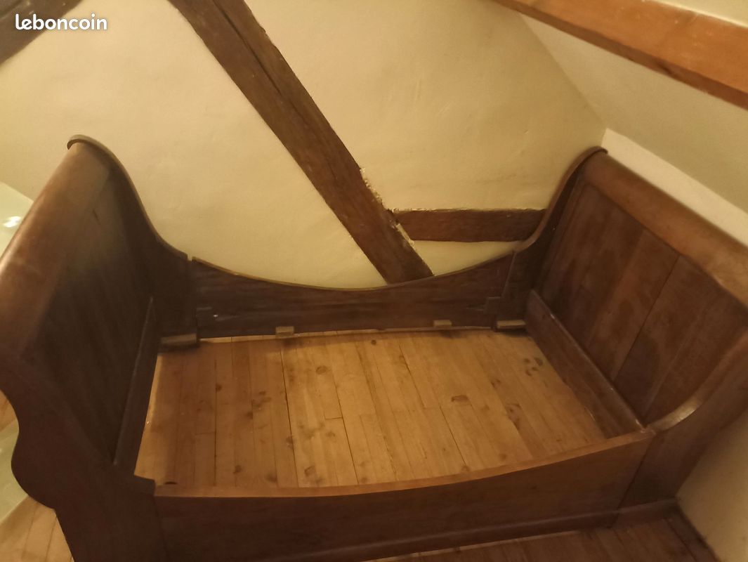 Lit ancien en bois (image 2)
