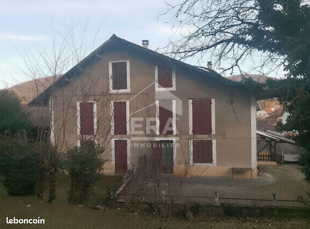 Maison 10 pièces 178 m² · à Charavines · 178 m² · 130 000 €