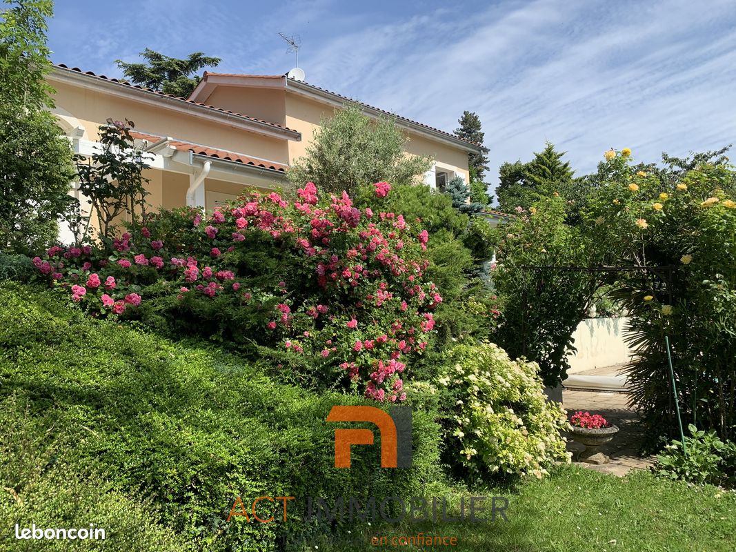 Maison 7 pièces 180 m² · à Pollionnay · 180 m² · 719 000 €