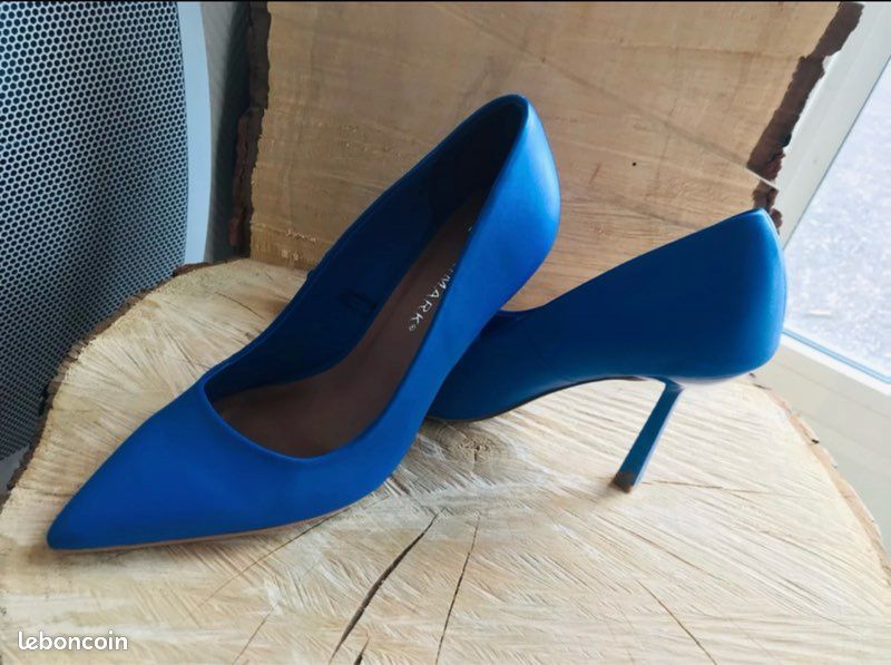 Escarpins Bleu Bout Or à Lacets Primadonna – Taille 37 – Talons Aiguille – Neuf Sans Emballage