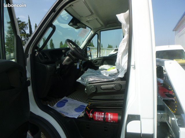 Iveco DAILY 70.180H DEPANNEUSE (image 15)
