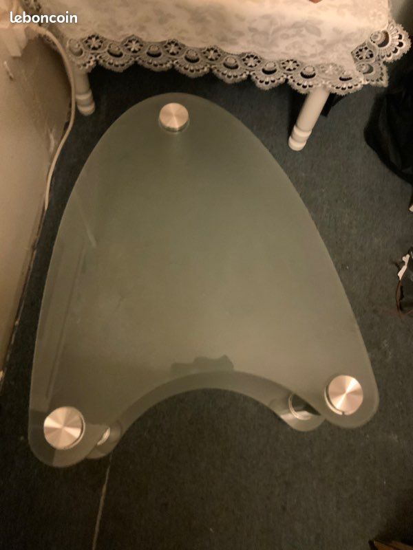 Petite/mini, table basse/de salon, originale, design, verre trempé, transparent, Opaque . Et pieds en alu. H : 36 X 61 X 43 cm. Modèle Unique. Très bon état. 30 euros (image 9)