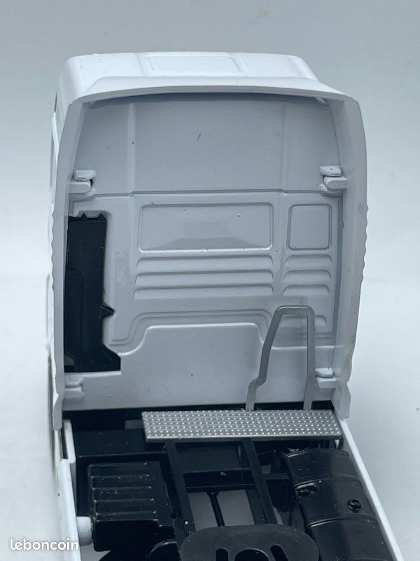 Camion MAN 4x2 Blanc JOAL 1/50 - Modèle Réduit Neuf, Sans Boîte, Référence AKI0317