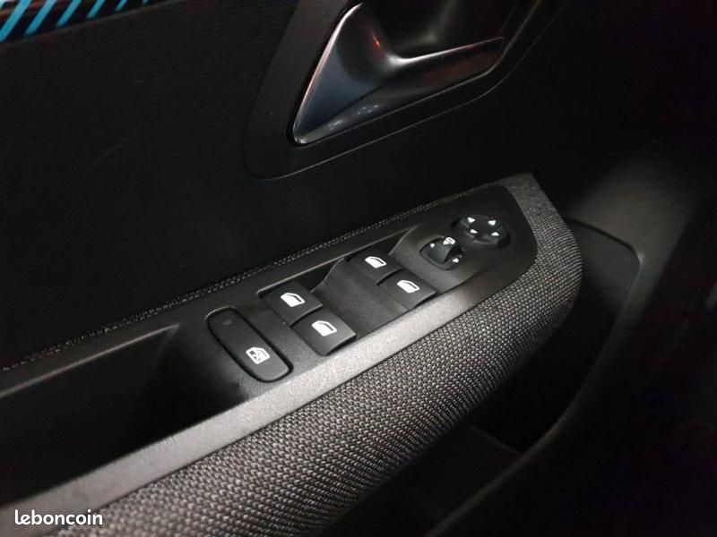 Peugeot 208 1.2 PureTech 100ch S&S Style 118g (image 21)