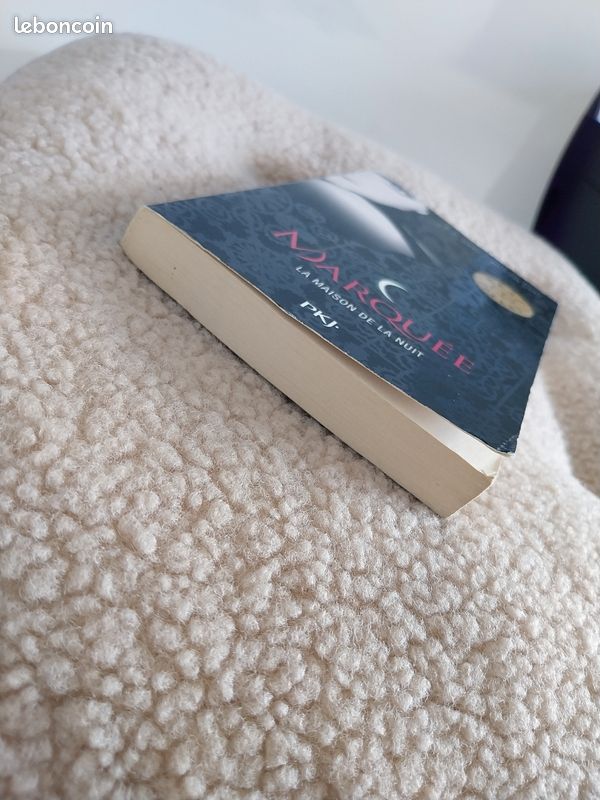 Livre La maison de la nuit Marquée (image 5)